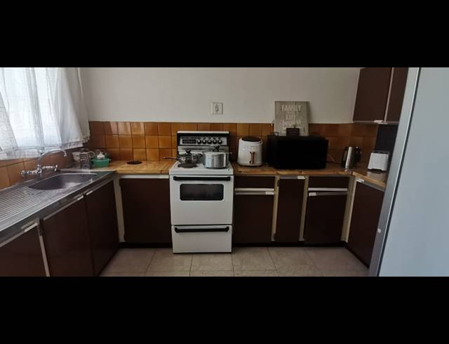 2 BEDROOM FLAT FOR SALE IN VEREENIGING CENTRAL